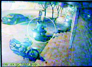 监控器下的猖狂偷车行为及其警示